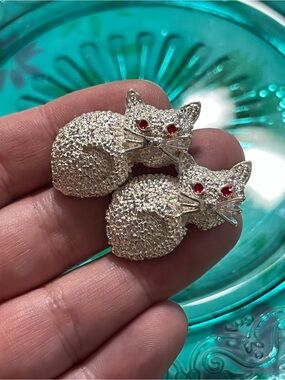 Vintage Cat Kitten Silver Tone Metal Costume Jewelry Brooch